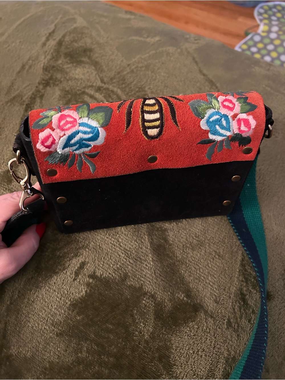 Free People Embroidered Suede Bee Crossbody Bag - Excellent Condition - Picture 7 of 13